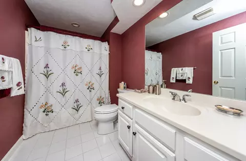 Bath - 2 Mainsail Cir, Mashpee, MA 02649 photo 3 of 4