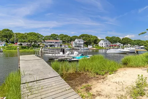 199 Edgewater Dr, East Falmouth, MA 02536