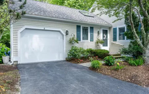 8 Executive Dr, Mashpee, MA 02649