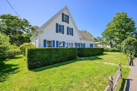 53 School St, Hyannis, MA 02601
