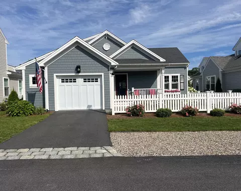 33 Cobblestone Cir, Mashpee, MA 02649