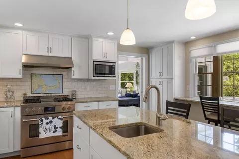 Kitchen - 25 Pilgrims Path, Eastham, MA 02642 photo 3 of 8
