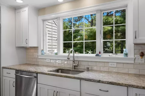 Kitchen - 25 Pilgrims Path, Eastham, MA 02642 photo 5 of 8