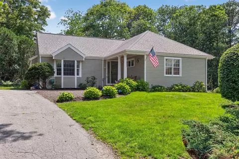 8 Elizabeth Cir UNIT 8, Mashpee, MA 02649