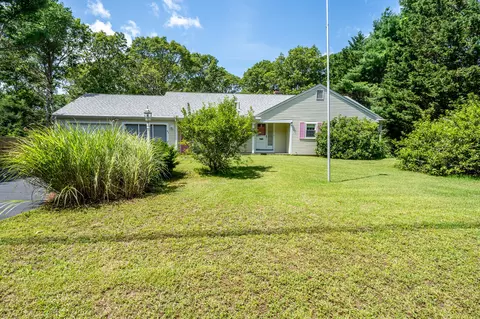 61 White Oak Trl, Centerville, MA 02632
