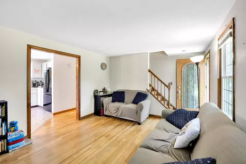 Entry Way - 27 Oregon Rd, Mashpee, MA 02649 photo 2 of 2