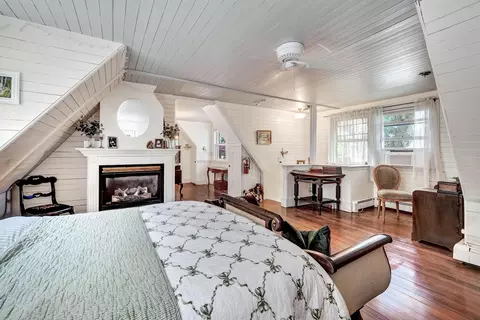 Bedroom - 2839 Main St, Barnstable, MA 02630 photo 4 of 7