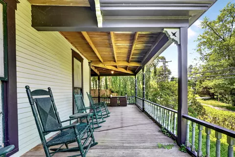 Exterior - 2839 Main St, Barnstable, MA 02630 photo 2 of 5