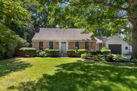 25 Chapaquoit Way, East Sandwich, MA 02537