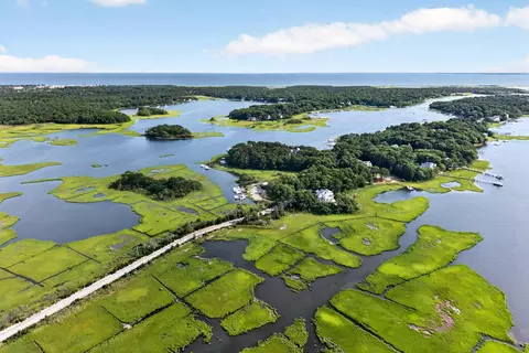 View/Area - 203 Monomoscoy Rd, Mashpee, MA 02649 photo 2 of 2