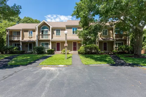 15 Denver Dr #B3, West Yarmouth, MA 02673