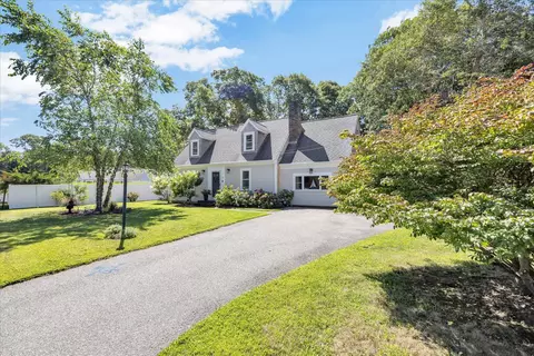 7 Fernwood Ave, Hyannis, MA 02601