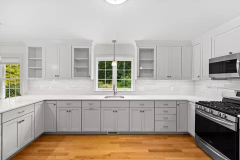 Kitchen - 20 Durham Dr, Waquoit, MA 02536 photo 2 of 3
