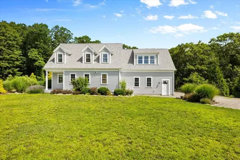 20 Durham Dr, Waquoit, MA 02536