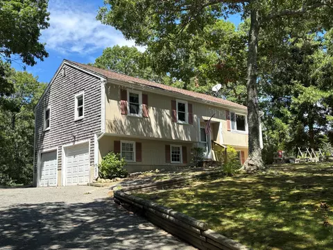 7 Emerald Way, Forestdale, MA 02644