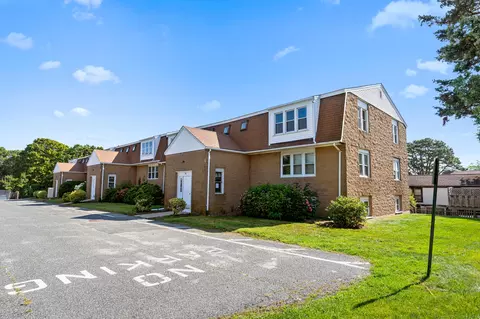 24 Bettys Pond Rd #P, Hyannis, MA 02601