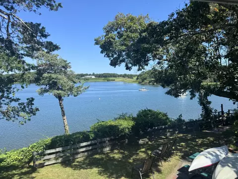 33 Horsefoot Rd, West Dennis, MA 02670