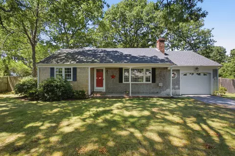 38 Mcnamara Ave, West Yarmouth, MA 02673