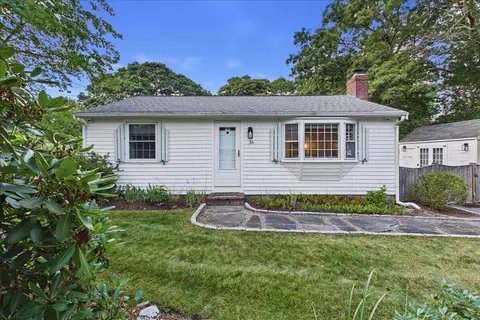 16 Liberty Ln, West Yarmouth, MA 02673