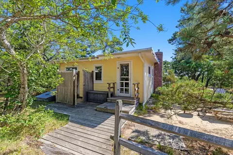 50 Ocean View Dr #14, Wellfleet, MA 02667