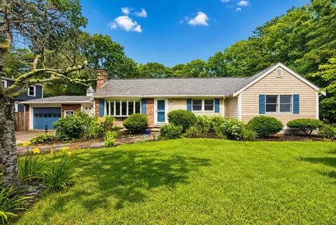 14 Veeder Dr, Teaticket, MA 02536