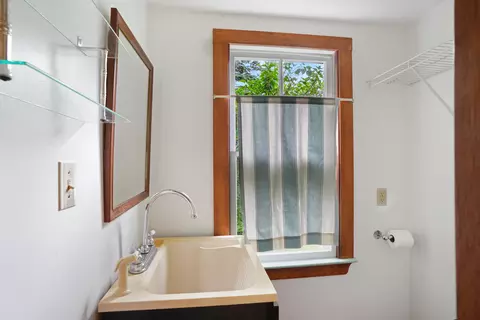 Bath - 174 Middle Rd, Chilmark, MA 02535 photo 4 of 4