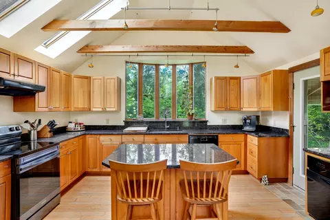 Kitchen - 174 Middle Rd, Chilmark, MA 02535 photo 1 of 4
