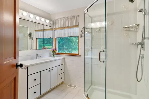 Bath - 174 Middle Rd, Chilmark, MA 02535 photo 1 of 4