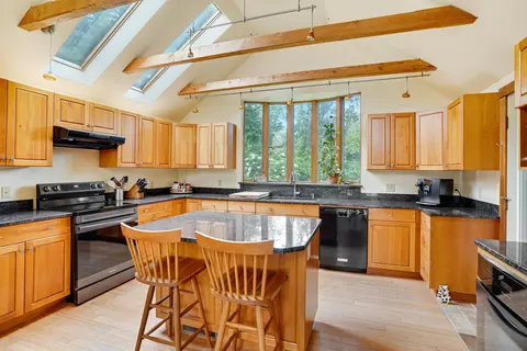 Kitchen - 174 Middle Rd, Chilmark, MA 02535 photo 3 of 4