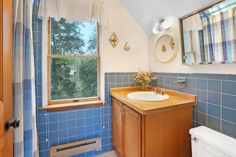 Bath - 174 Middle Rd, Chilmark, MA 02535 photo 3 of 4