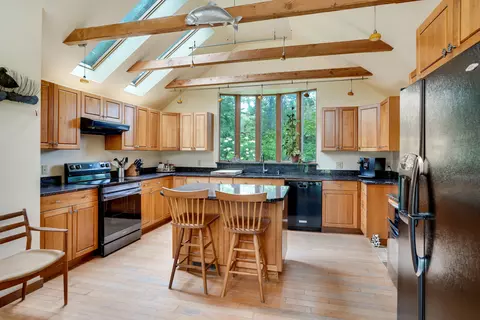 Kitchen - 174 Middle Rd, Chilmark, MA 02535 photo 2 of 4