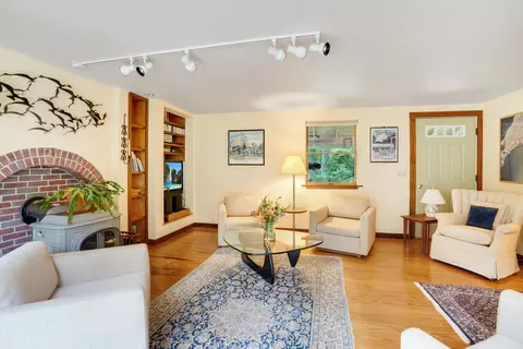 Living - 174 Middle Rd, Chilmark, MA 02535 photo 4 of 4