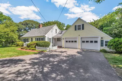 18 Quivet Dr, Dennis, MA 02638