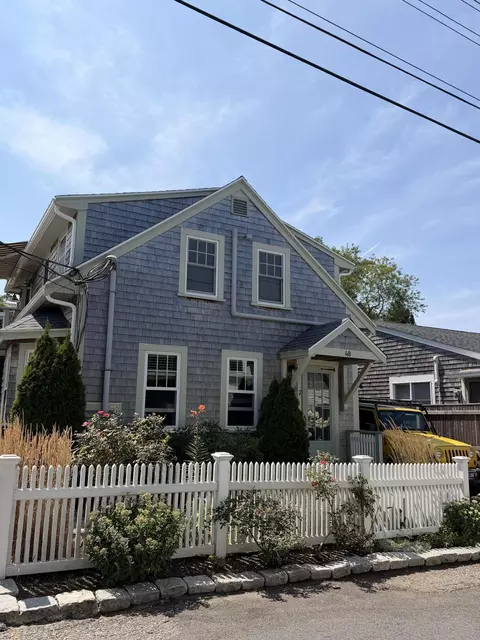 48 Pleasant St #2, Provincetown, MA 02657