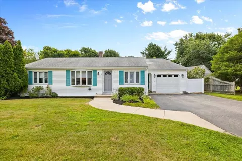 33 Homestead Ln, Teaticket, MA 02536