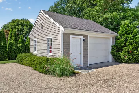 Exterior - 35 Blue Heron Dr, Osterville, MA 02655 photo 4 of 4