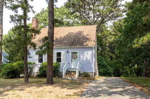10 Daisy Ln, South Yarmouth, MA 02664