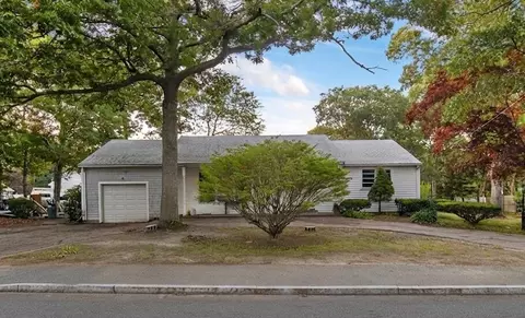 198 Bristol Ave, Barnstable, MA 02630