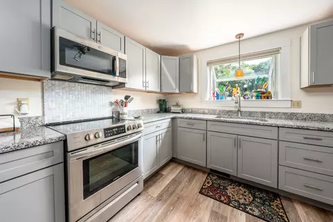Kitchen - 130 Shellback Way #T, Mashpee, MA 02649 photo 2 of 3