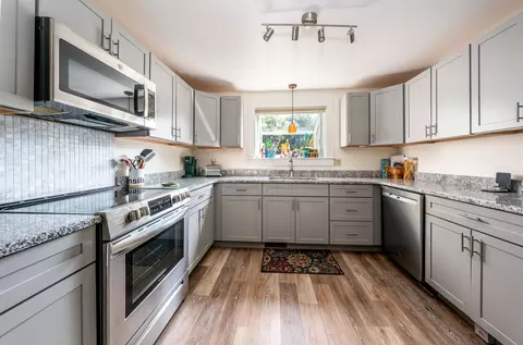 Kitchen - 130 Shellback Way #T, Mashpee, MA 02649 photo 1 of 3