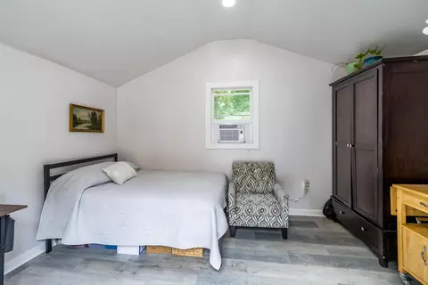 Bedroom - 23 Highview Ave, Mashpee, MA 02649 photo 2 of 3