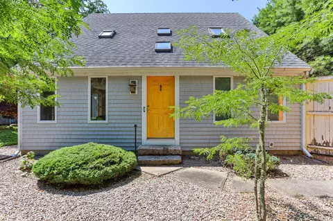 21 Mill Rd, Falmouth, MA 02540