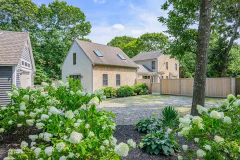 134 School St, Cotuit, MA 02635