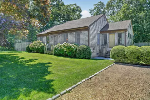 66 Hudson Ave, Oak Bluffs, MA 02557