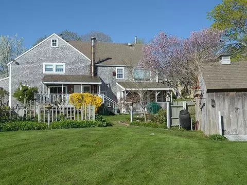 Exterior - 660 Main St, West Barnstable, MA 02668 photo 2 of 10