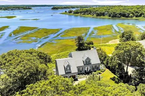 155 Wings Neck Rd, Pocasset, MA 02559