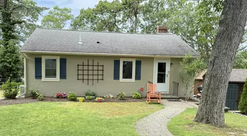 119 Lake Shore Dr # A, Teaticket, MA 02536