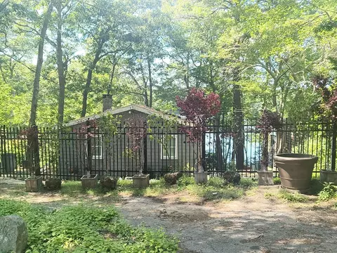 36 Round Pond Dr, Hatchville, MA 02536