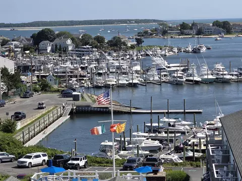 89 Lewis Bay Rd UNIT 207, Hyannis, MA 02601
