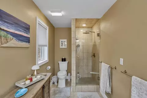 Bath - 304 Red Brook Rd, Mashpee, MA 02649 photo 4 of 5